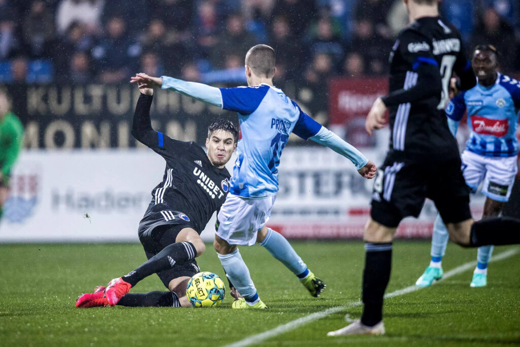 Prosser Dániel az FC Koppenhága ellen. Fotó: Superliga.dk