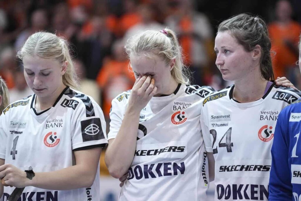  Balról Michala Møller (Team Esbjerg 4), Henny Reistad  (Team Esbjerg 25)és Sanna Charlotte Solberg (Team Esbjerg 24). Fotó: Claus Fisker/Ritzau Scanpix