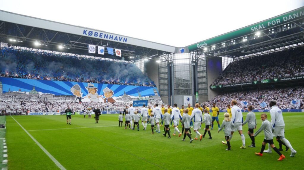 A 3F Superliga 4.fordulójában több mint 30 ezer néző látogatott ki a koppenhágai rangadóra. Fotó/ Kiemelt kép : FCK.dk
