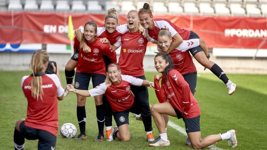 Mie Leth Jans (középen) a válogatott csapattársaival 2018-ban, amikor már evészavarokkal és depression tüneteivel is meg kellett küzdenie. Fotó: Claus Bonnerup