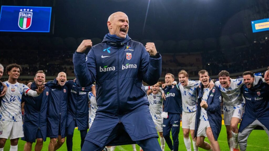 Norvégia kijutotta a 2026-os világbajnokságra, középen Ståle Solbakken a labdarúgó válogatott szövetségi kapitánya FOTÓ / Kiemelt kép: VEGARD GRØTT / BILDBYRÅN