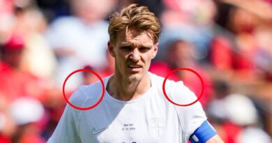 OLDALSZARVAK: A Nike elismeri, hogy a mezek vállrészére nem lett volna szabad ilyen „szarvakat” tervezni. FOTÓ: FREDRIK VARFJELL / NTB